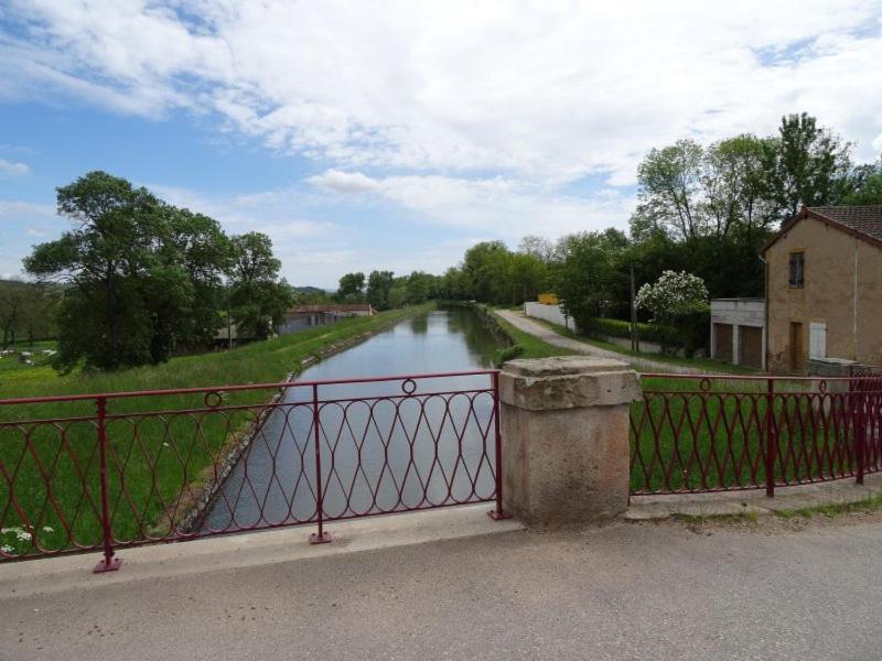 Le Chantemerle Climatise Briennon Rum bild